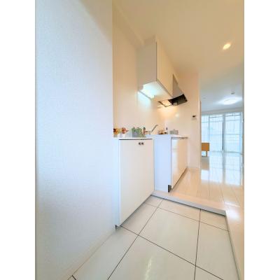 グランマンスリー水戸宮町R407【水戸駅北口徒歩約8分！ネット無料！RC造マンション！敷地内駐車場あり（台数限定、別料金）バストイレ別！★（注）線路沿いの物件なので多少電車の通行音はします。】の物件画像