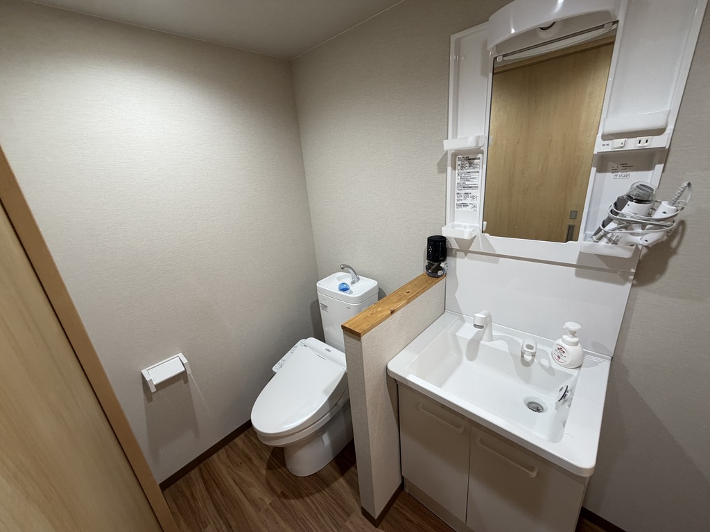 マンスリーリブマックス宮古島『駐車場付き・シモンズベッド導入・独立洗面台・洗浄機能付便座』の物件画像