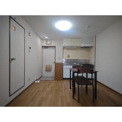 東都マンスリーカーサトレスA【４名入居可！WiFi無料！】1DKの物件画像