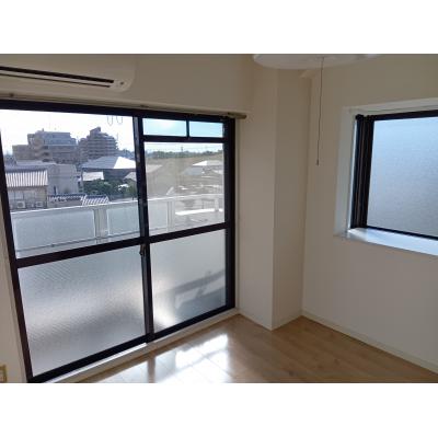 🌈新規オープン賃料半額　JR加古川駅徒歩10分🚃敷地内駐車場有🚙ロフト付💡角部屋✨Wifi無料👍スマートTV📺【M055】の物件画像