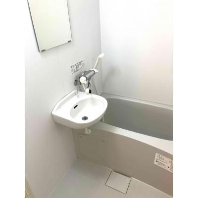 マコット郡山赤木町B105【無料駐車場あり・バストイレ別・Wi-Fi無料】JR東北本線、東北新幹線「郡山駅」徒歩15分！ロフト付きのゆとりある室内で快適マンスリー生活♪】の物件画像