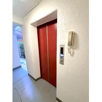 【J’sマンスリーつつじヶ丘 302】厚さ25㎝超高密度ポケットコイルマットレス使用！駅徒歩4分、新宿駅まで乗換無し！アクセス良好☆【インターネット無料】の物件画像