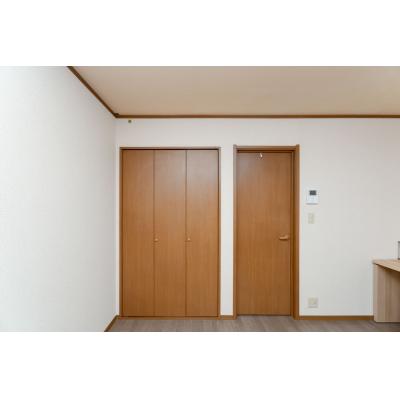 コンビニ徒歩2分✨駐車場広々！家具家電完備✨TM86の物件画像