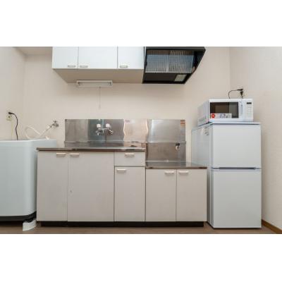 コンビニ徒歩2分✨駐車場広々！家具家電完備✨TM86の物件画像