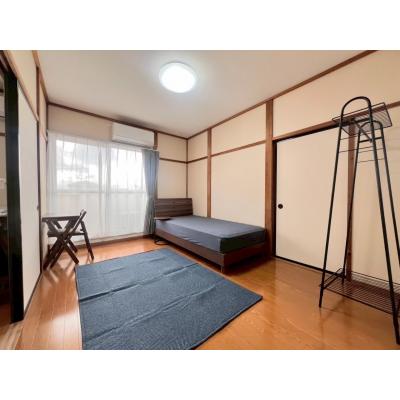 【令和８年２月OPEN！セブンイレブンまで徒歩２分・西部工業団地近く・最大４名可】メゾン八代205【駐車場 無料　家具・家電付】の物件画像