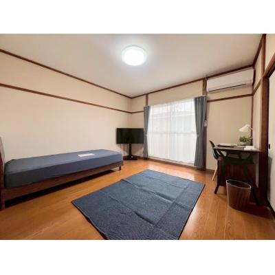 【令和８年２月OPEN！セブンイレブンまで徒歩２分・西部工業団地近く・最大４名可】メゾン八代205【駐車場 無料　家具・家電付】の物件画像