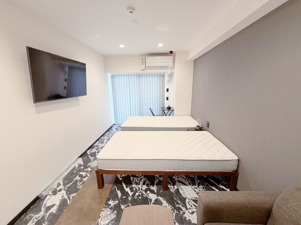 マンスリーリブマックス那覇松山ウッドサイド『WI-FI完備・50型TV・禁煙部屋・ツインベッド・ドラム式洗濯機・洗浄機能付便座』の物件画像