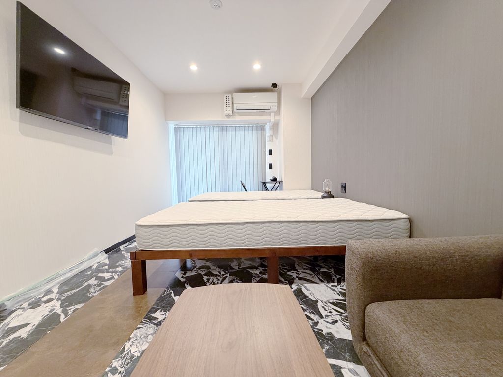 マンスリーリブマックス那覇松山ウッドサイド『WI-FI完備・50型TV・禁煙部屋・ツインベッド・ドラム式洗濯機・洗浄機能付便座』の物件画像