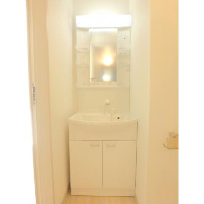 【J’sコート北新宿 201】厚さ25㎝超高密度ポケットコイルマットレス使用！東中野駅徒歩6分！新宿駅まで乗り換えなしで5分！築浅マンション☆【インターネット無料】の物件画像