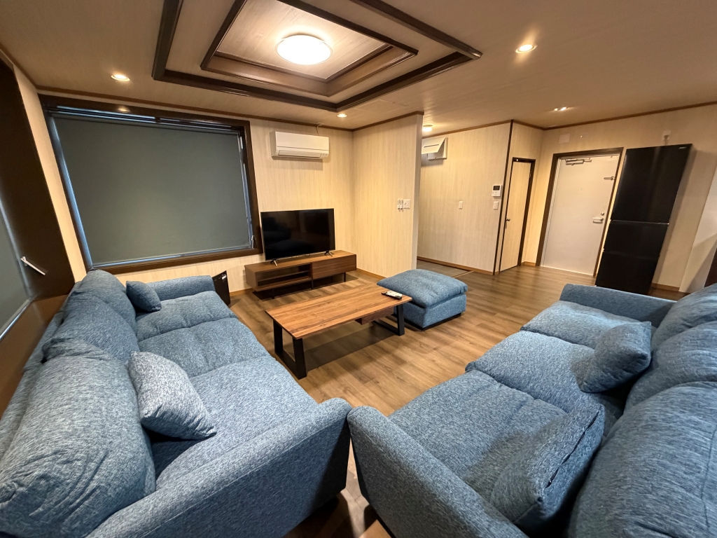 マンスリーリブマックス沖縄市諸見里ビクトリーランド◇『駐車場付・3LDKメゾネット・140㎡・フォースベッド・ダーツ・麻雀卓』≪プレミアムシリーズ≫の物件画像