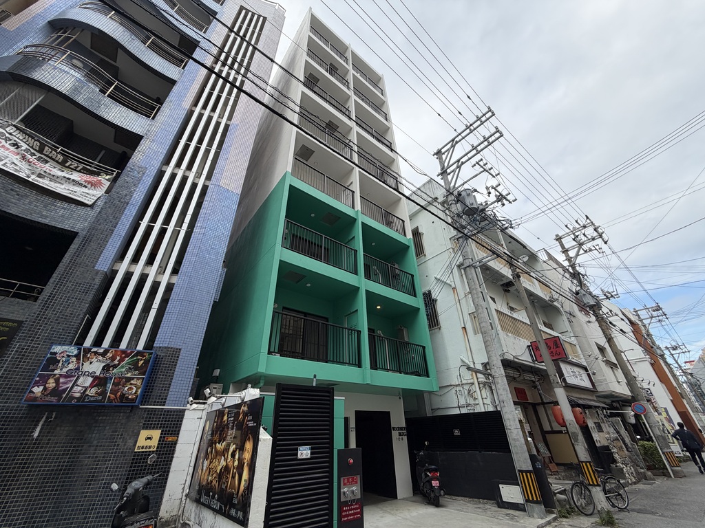 グッドステイ那覇松山ウッドサイド『WI-FI完備・50型TV・禁煙部屋・ツインベッド・ドラム式洗濯機・洗浄機能付便座』の物件画像