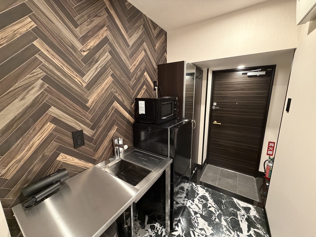 グッドステイ那覇松山ウッドサイド『WI-FI完備・50型TV・禁煙部屋・ツインベッド・ドラム式洗濯機・洗浄機能付便座』の物件画像