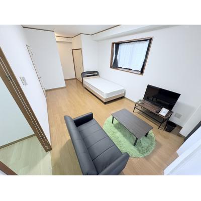 ＳマンスリーJR松山駅南（2-1）【ネット無料・コンビニ、スーパー徒歩圏内・宅配BOX有・JR松山駅徒歩6分】の物件画像