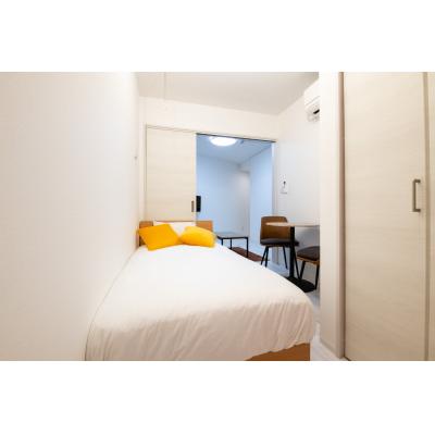 新宿の繫華街エリア/新築/駅徒歩4分/1LDK/アクセントカラーのおしゃれなお部屋の物件画像