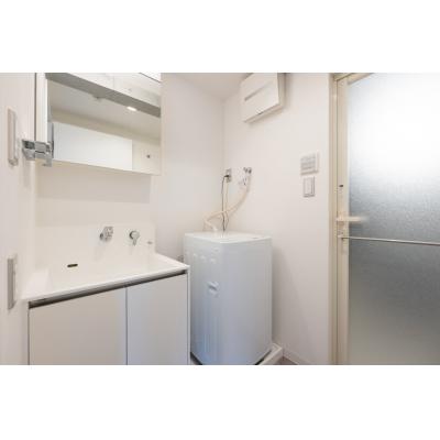 駅から徒歩3分！／オシャレなデザイナーズ／家具家電・備品完備／LUXE南青山 201の物件画像