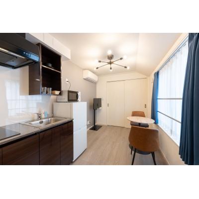 新宿まで電車で約5分と好アクセス/コンビニやレストランが充実/LaVie四谷 401の物件画像