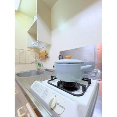 【前橋駅の北東 徒歩15分】🌿グランマンスリー前橋市朝日町R203🌿ソファー付きで快適にお過ごしいただけます♪🌈バストイレ別🛁ウォシュレット付き✨の物件画像