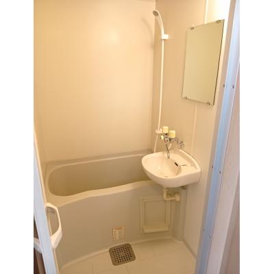 KIT【江端駅徒歩6分♪】宅配BOX☆バストイレ別☆駐車場有の物件画像