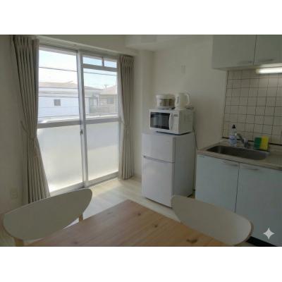 🌈新規オープン賃料半額🌈法人歓迎！駐車場付き＆ネット無料📶大型バイクも✨ゆとりの2DKで快適✨【M076】の物件画像