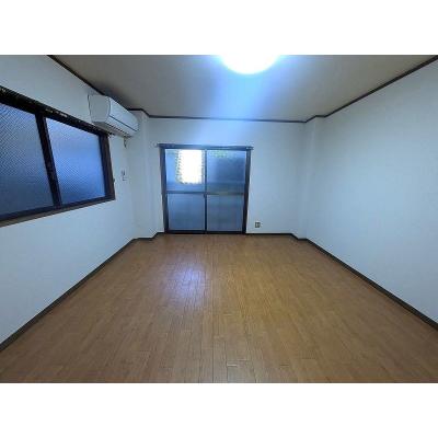 ユニオンマンスリーお花茶屋７　103　1K・セミダブル☆【禁煙ルーム】人気の角部屋！デスク・チェア＆たっぷり収納2ドア冷蔵庫など生活家電のあるお部屋/京成本線利用で京成上野駅まで約16分でアクセス！の物件画像