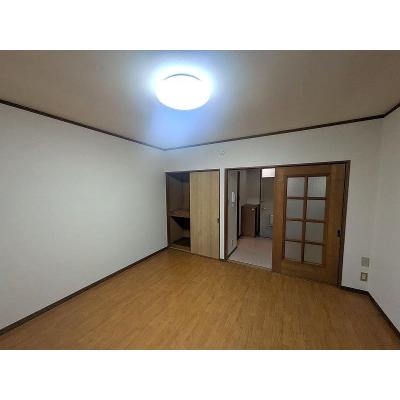 ユニオンマンスリーお花茶屋７　103　1K・セミダブル☆【禁煙ルーム】人気の角部屋！デスク・チェア＆たっぷり収納2ドア冷蔵庫など生活家電のあるお部屋/京成本線利用で京成上野駅まで約16分でアクセス！の物件画像