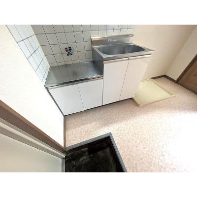 ユニオンマンスリーお花茶屋７　103　1K・セミダブル☆【禁煙ルーム】人気の角部屋！デスク・チェア＆たっぷり収納2ドア冷蔵庫など生活家電のあるお部屋/京成本線利用で京成上野駅まで約16分でアクセス！の物件画像