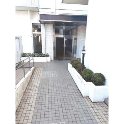 【J’sマンスリー鶴見 919】即入居可🌟厚さ20㎝高密度ポケットコイルマットレス使用！駅徒歩4分、品川駅・大井町駅まで乗換無し！アクセス良好☆【インターネット無料】の物件画像