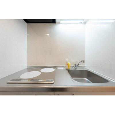 新宿の繫華街エリア/駅徒歩4分/1LDK/アクセントカラーのおしゃれなお部屋/タスキsmart東新宿 302の物件画像
