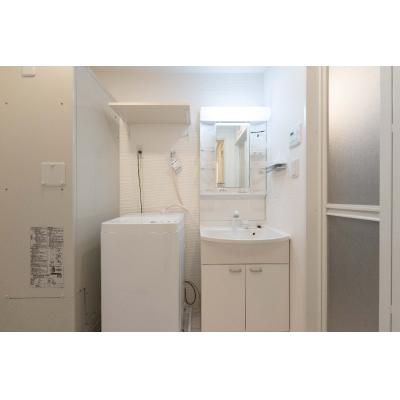 新宿の繫華街エリア/駅徒歩4分/1LDK/アクセントカラーのおしゃれなお部屋/タスキsmart東新宿 302の物件画像