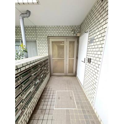 【J’sマンスリー新百合ヶ丘 302】6月3日～入居可🌟厚さ20㎝高密度ポケットコイルマットレス使用！最寄り駅徒歩4分・新宿駅まで約23分、乗換無し！アクセス良好☆【インターネット無料】の物件画像