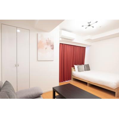 東新宿駅から徒歩4分/家具・家電付/最大3名/プラーズタワー東新宿 903の物件画像