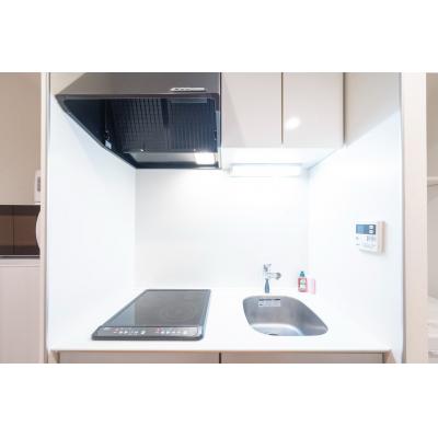 東新宿駅から徒歩4分/家具・家電付/最大3名/プラーズタワー東新宿 903の物件画像