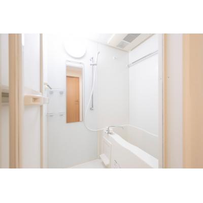 東新宿駅から徒歩4分/家具・家電付/最大3名/プラーズタワー東新宿 903の物件画像