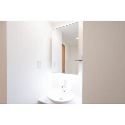 東新宿駅から徒歩4分/家具・家電付/最大3名/プラーズタワー東新宿 903の物件画像