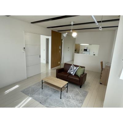 駐車場付き✨カーポート2台付！WIFIあり追分駅徒歩１分♪コンビニ・スーパー目の前！　すむだすセブンの物件画像