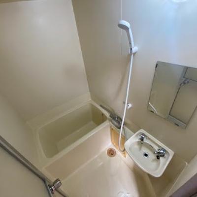 マンスリーマンション本町Ⅰ【シモンズマットレス採用でホテルのような寝心地、インターネット無料・追加料金なし、オートロック付きで安心、宅配ボックスが便利】の物件画像
