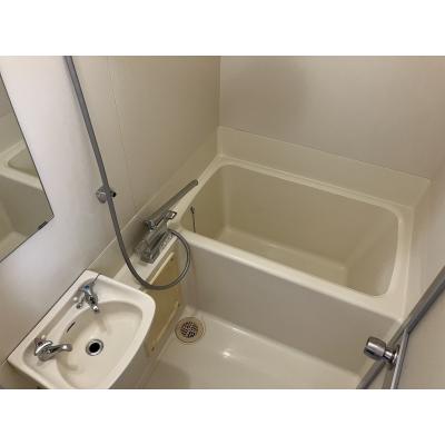 マンスリーマンション本町Ⅰ【シモンズマットレス採用でホテルのような寝心地、インターネット無料・追加料金なし、オートロック付きで安心、宅配ボックスが便利】の物件画像