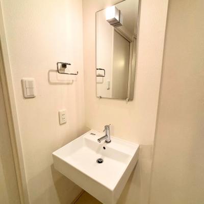 【J’sコート南大井Ⅱ 101】7月2日～入居可🌟厚さ25㎝超高密度ポケットコイルマットレス使用！品川駅まで約6分、渋谷駅まで約20分！好立地のデザイナーズマンション☆【インターネット無料】の物件画像