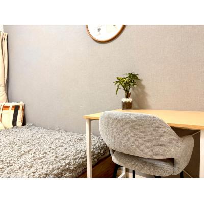  【新規オープン🌸特典あり⭐⭐】デスクもソファも標準装備♪ごゆっくりお過ごしできるお部屋🌟の物件画像