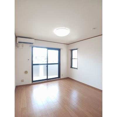 フルール・Ｍ 205【管理NO：1-011365601-02040】 ★家具家電は申し込み後に搬入します★の物件画像