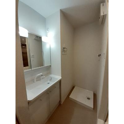 ラルース　Ｂ 103【管理NO：1-027337602-01030】 ★家具家電は申し込み後に搬入します★の物件画像