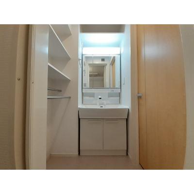 フルール 102【管理NO：1-025519401-01020】 ★家具家電は申し込み後に搬入します★の物件画像
