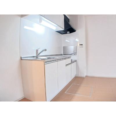 シーズンⅣ 104【管理NO：1-018199402-01040】 ★家具家電は申し込み後に搬入します★の物件画像