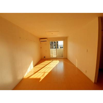 シーズンⅣ 102【管理NO：1-018199402-01020】 ★家具家電は申し込み後に搬入しますの物件画像