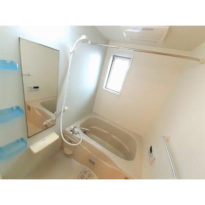 シーズンⅣ 102【管理NO：1-018199402-01020】 ★家具家電は申し込み後に搬入しますの物件画像