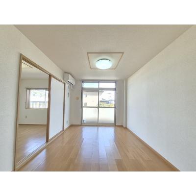 サマーディーンヤマイチ 102【管理NO：1-004978301-01020】 ★家具家電は申し込み後に搬入します★の物件画像