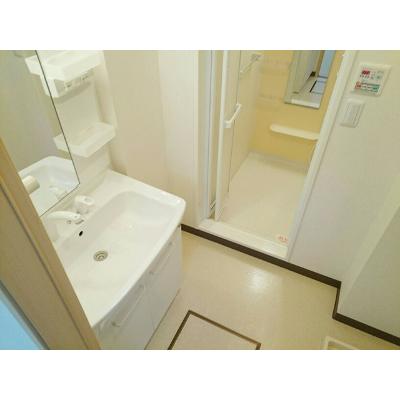 カルムⅣ 102【管理NO：1-015123204-01020】 ★家具家電は申し込み後に搬入します★の物件画像