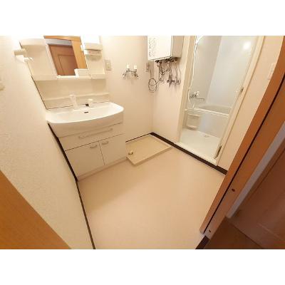 カーサイリーデ 203【管理NO：1-013081401-02030】 ★家具家電は申し込み後に搬入しますの物件画像