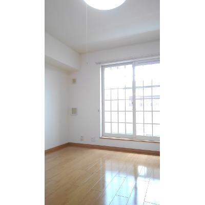 Ｉｎｔｅｒｆｉｅｌｄ 203【管理NO：1-013838001-02030】 ★家具家電は申し込み後に搬入しますの物件画像