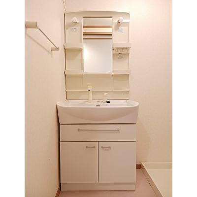 グラツィオーソ 102【管理NO：1-013800801-01020】 ★家具家電は申し込み後に搬入します★の物件画像